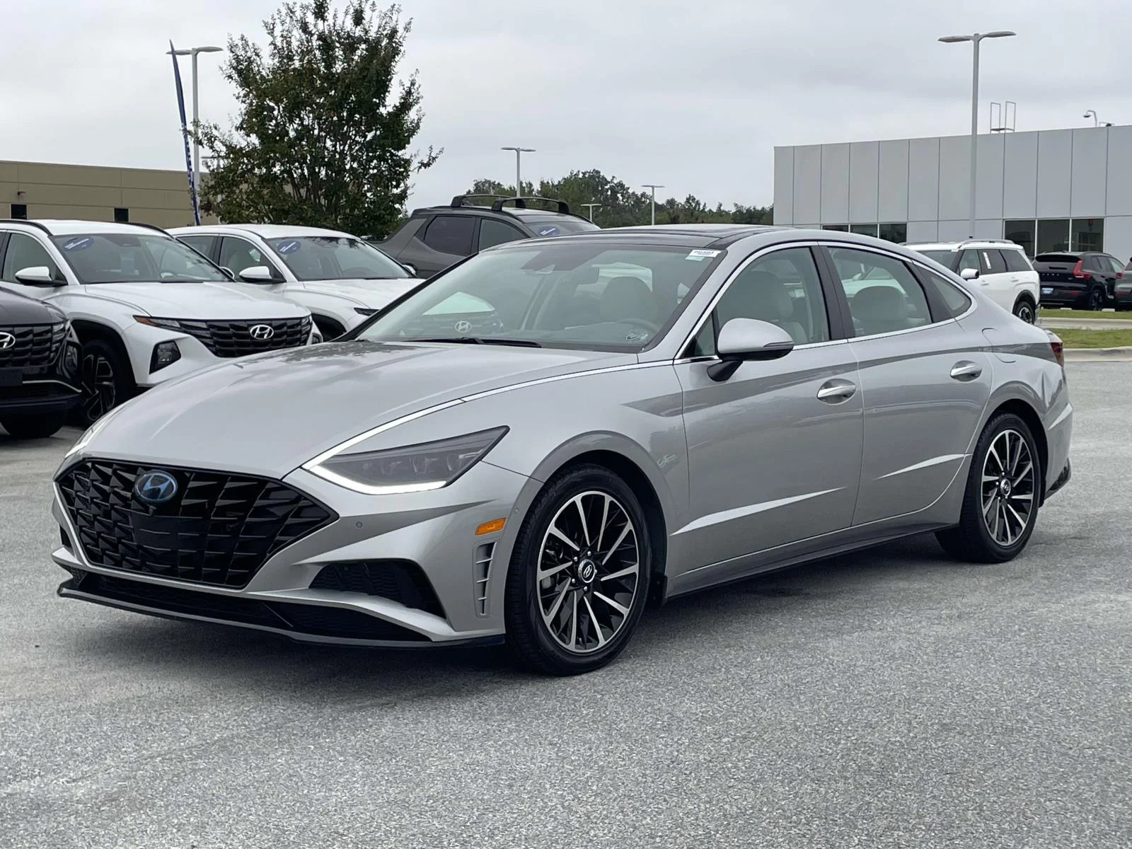 Used 2021 Shimmering Silver Pearl Hyundai Limited image 25