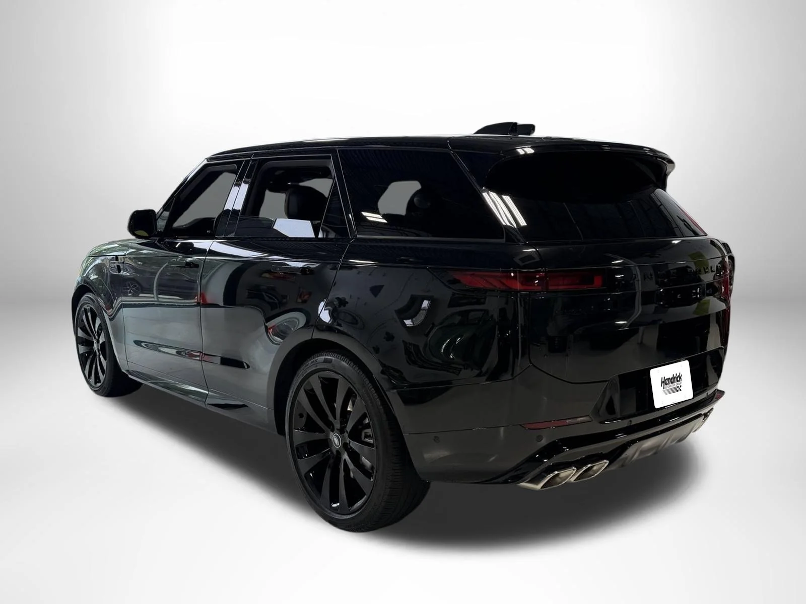 Used 2025 Santorini Black Metallic Land Rover Dynamic SE image 5
