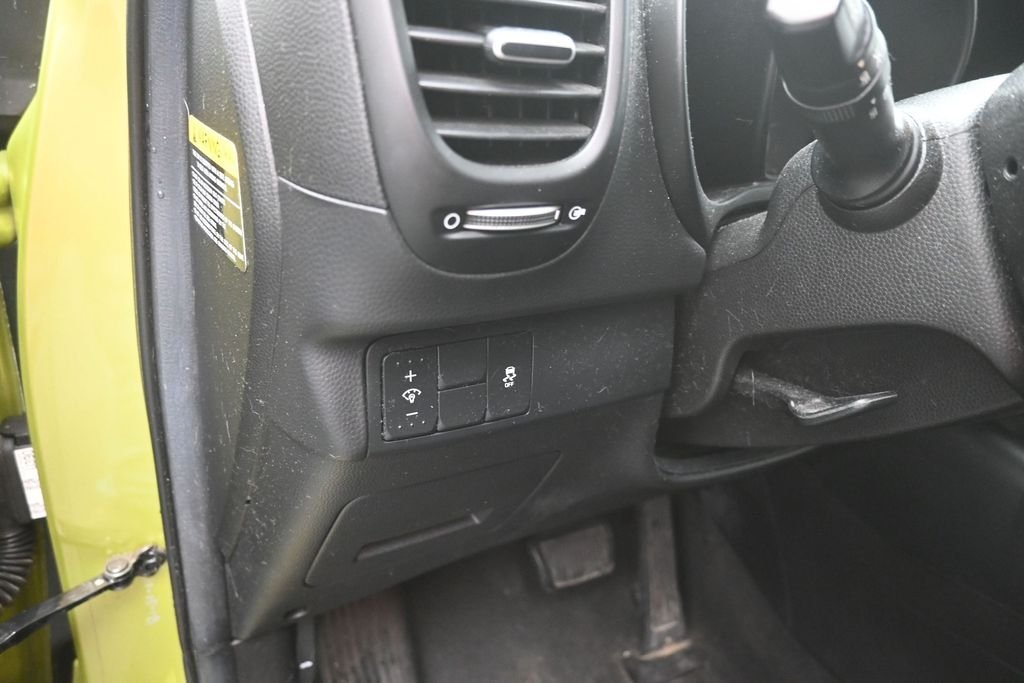 Used 2018 Green Kia Plus image 13