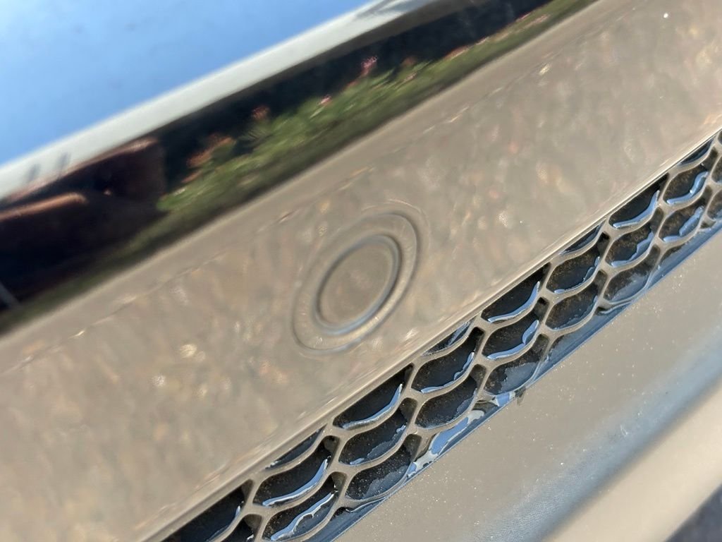Used 2018 Black Jeep Latitude image 16