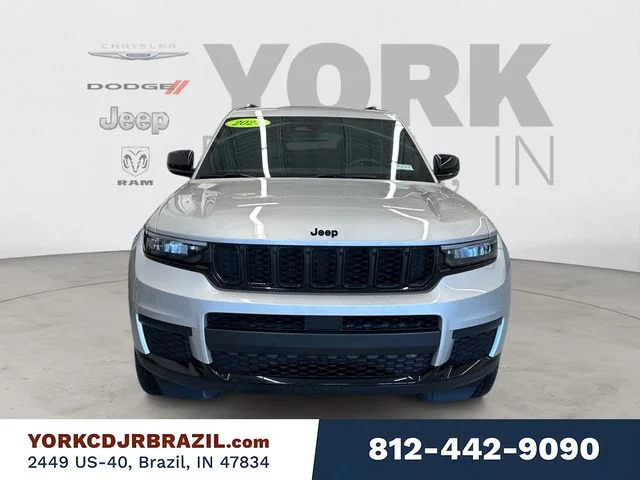 Used 2024 Silver Jeep Altitude image 8