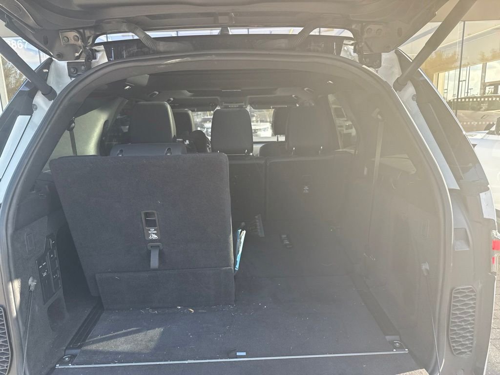 Used 2023 Fuji White Land Rover S R-Dynamic image 19