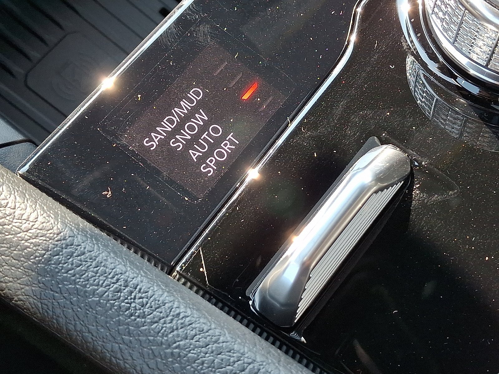 New 2027 High-Gloss Black Paint Jeep Laredo Altitude 4x4 image 16