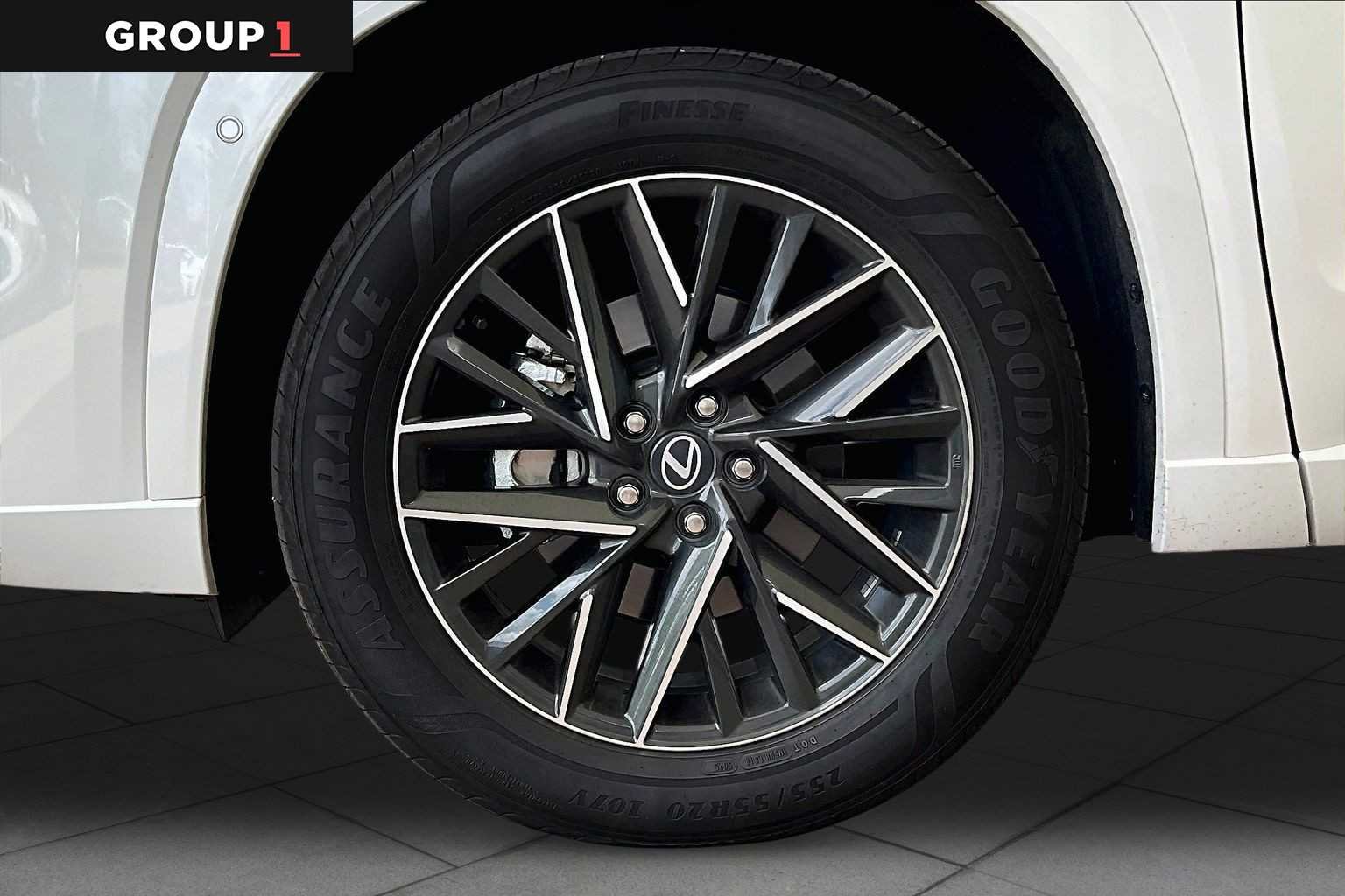 Certified Used 2026 Wind Chill Pearl Lexus Premium image 9