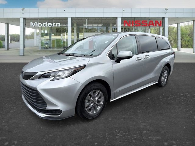 2021 Toyota Sienna LE
