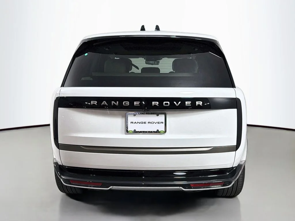 New 2026 Fuji White Land Rover SE image 6