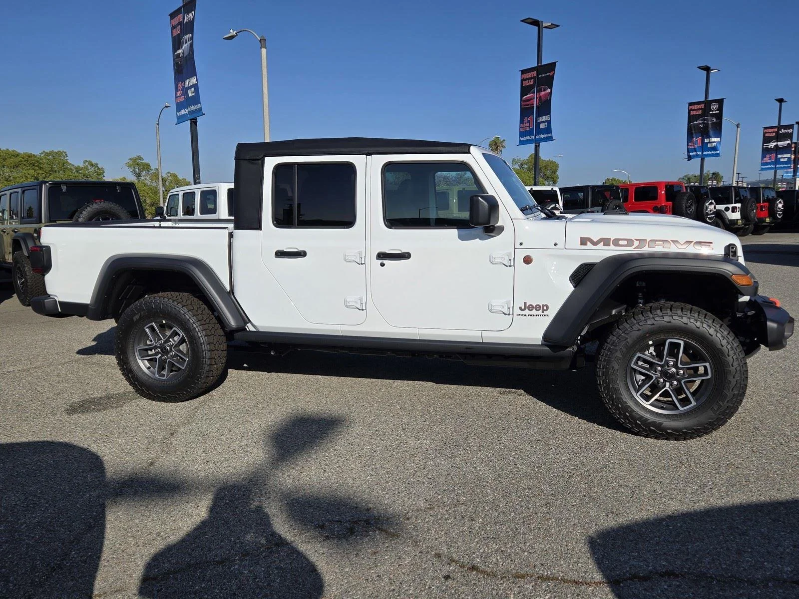 New 2026 Bright White Clear-Coat Exterior Paint Jeep Mojave image 8