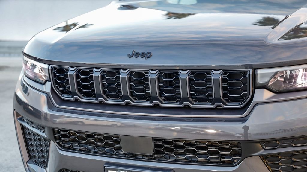 New 2026 Baltic Gray Metallic Clearcoat Jeep Altitude image 6