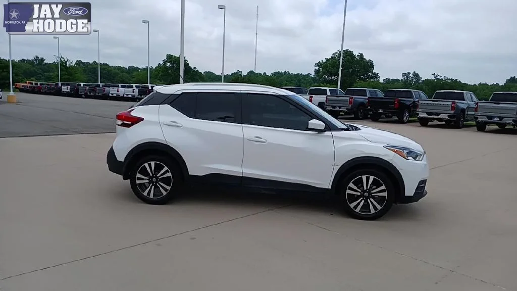 Used 2020 White Nissan SV image 11