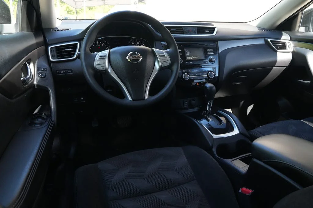 Used 2014 Black Nissan SV image 15