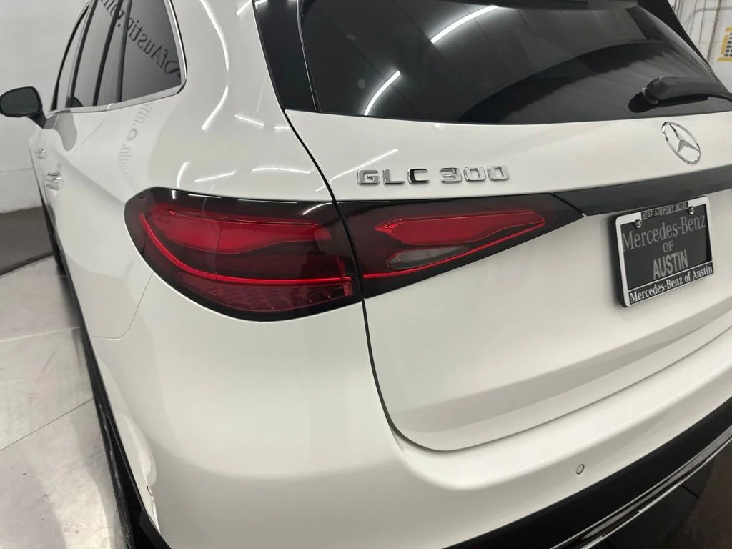 New 2027 White Mercedes-Benz GLC 300 image 11