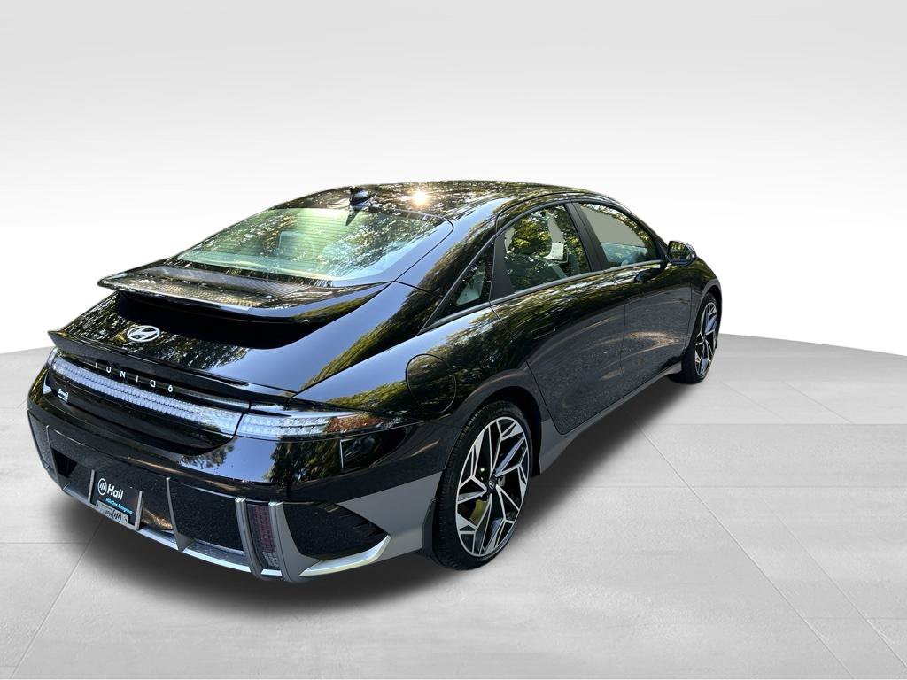 Used 2024 Black Hyundai SEL image 5
