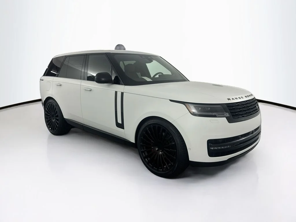 New 2026 Fuji White Land Rover SE image 3