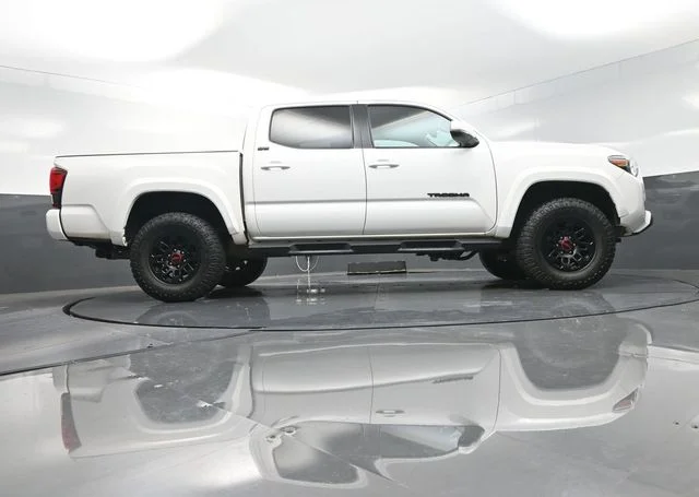 Used 2022 White Toyota SR5 image 45