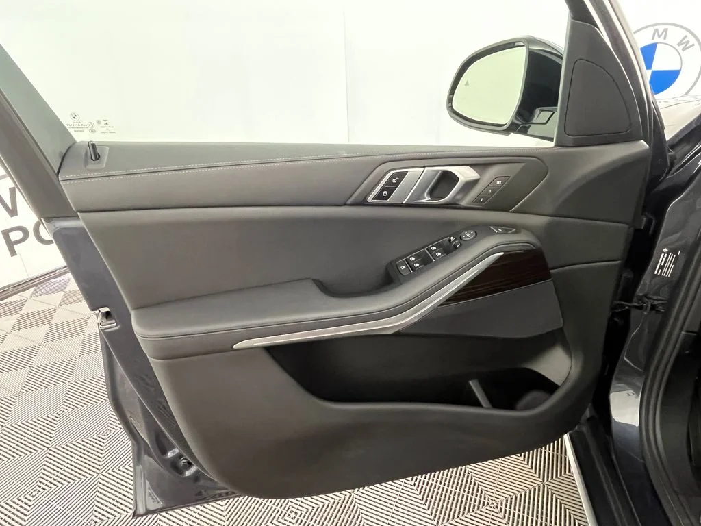 Used 2020 Gray BMW xDrive40i image 28