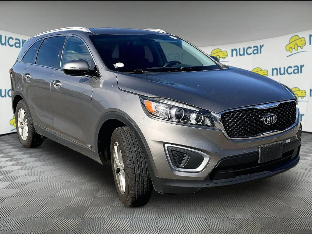 Used 2017 Silver Kia LX image 1