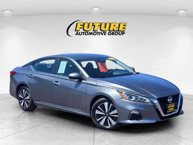 Used 2022 Gray Nissan 2.5 SV image 1