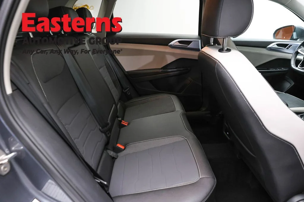 Used 2025 Gray Volkswagen 1.5T SE image 22