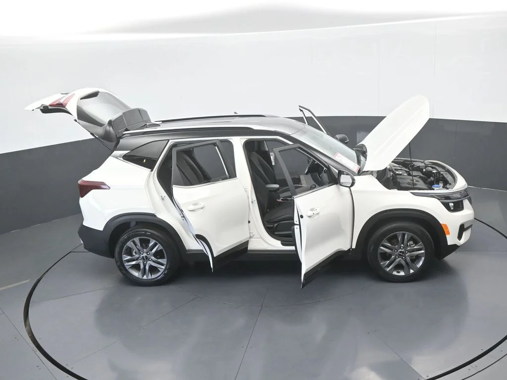 Used 2023 Clear White/Black Roof Kia S image 63