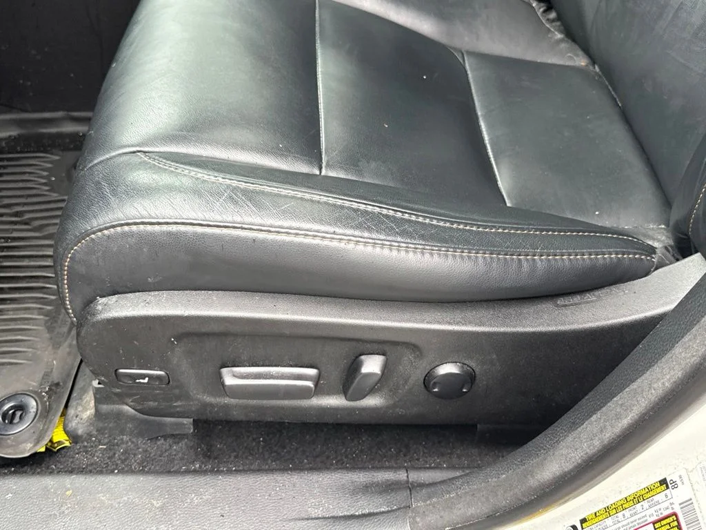 Used 2018 White Toyota XLE image 13
