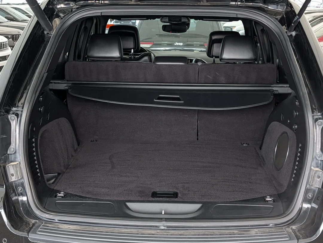 Used 2020 Black Jeep Altitude - - 4x4 - Leather Seats - Power Sunroof - Navigation & More! image 29