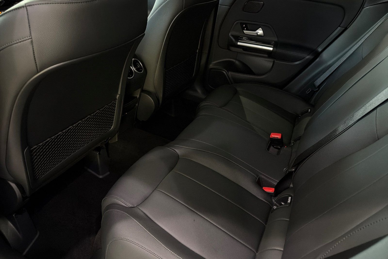 New 2026 Polar White Mercedes-Benz GLA 250 image 9