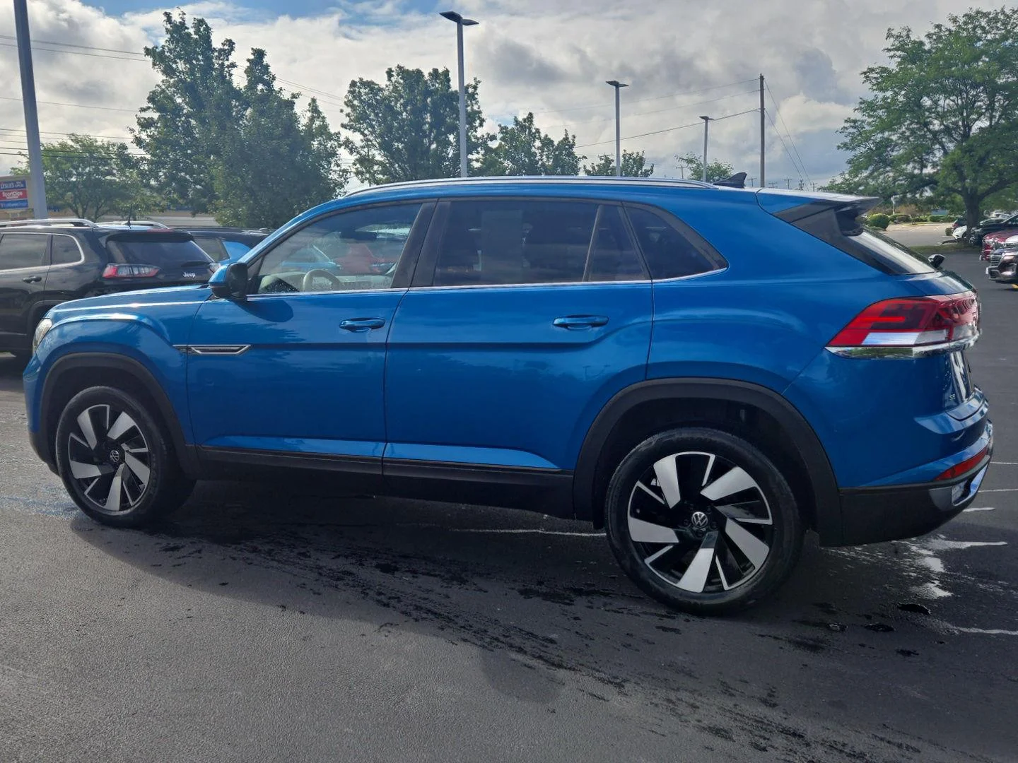 Used 2024 Kingfisher Blue Metallic Volkswagen 2.0T SE w/Technology image 4