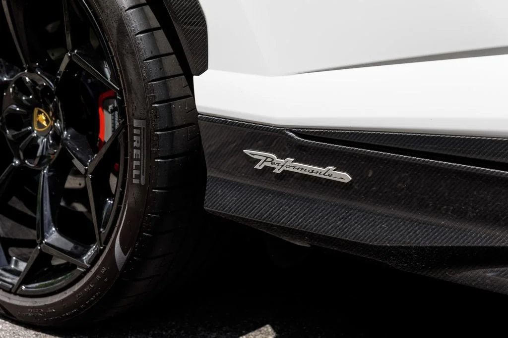 Used 2024 White Lamborghini Performante image 42