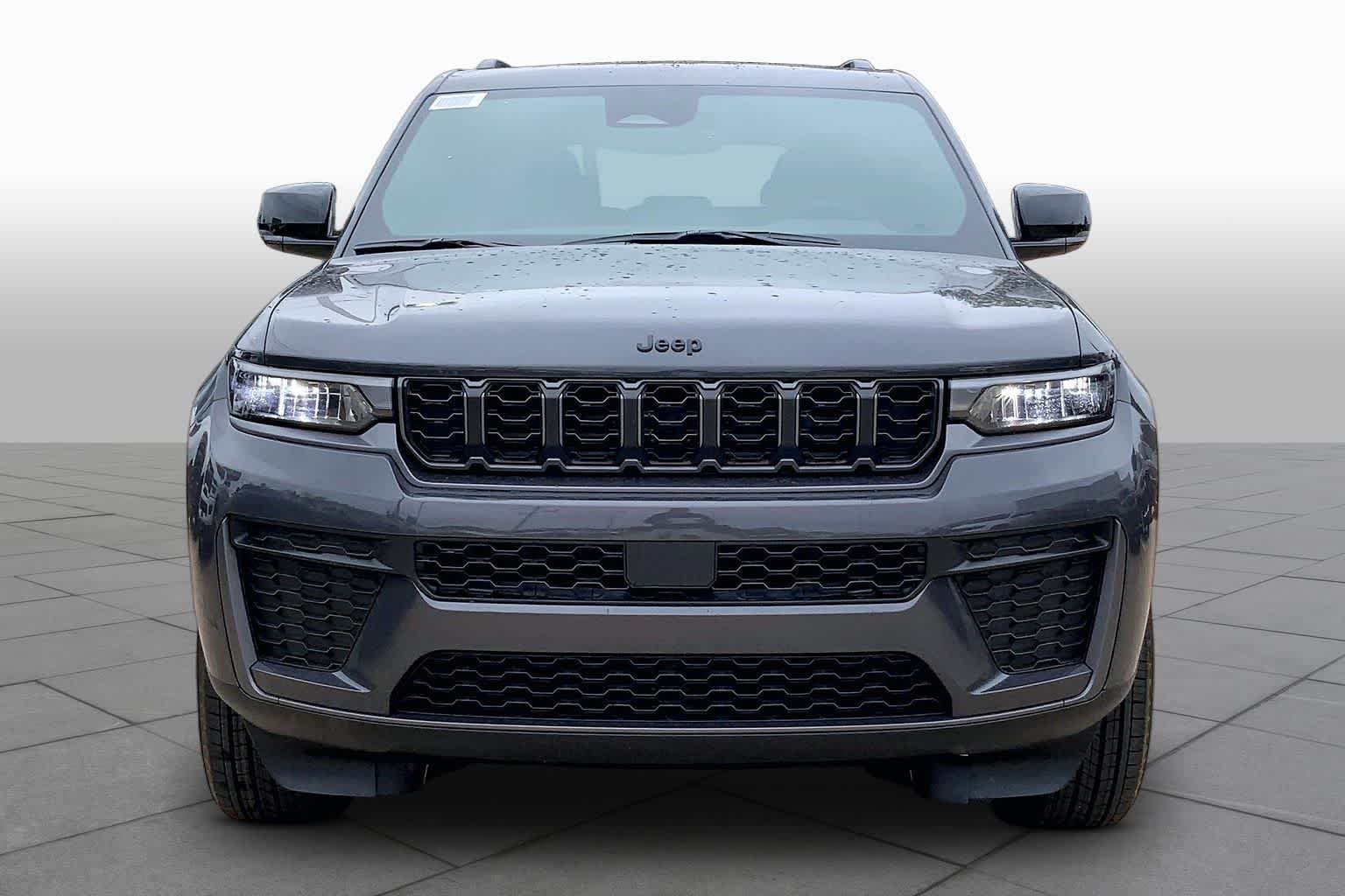New 2026 Baltic Gray Metallic Clear-Coat Exterior Paint Jeep Laredo Altitude image 3