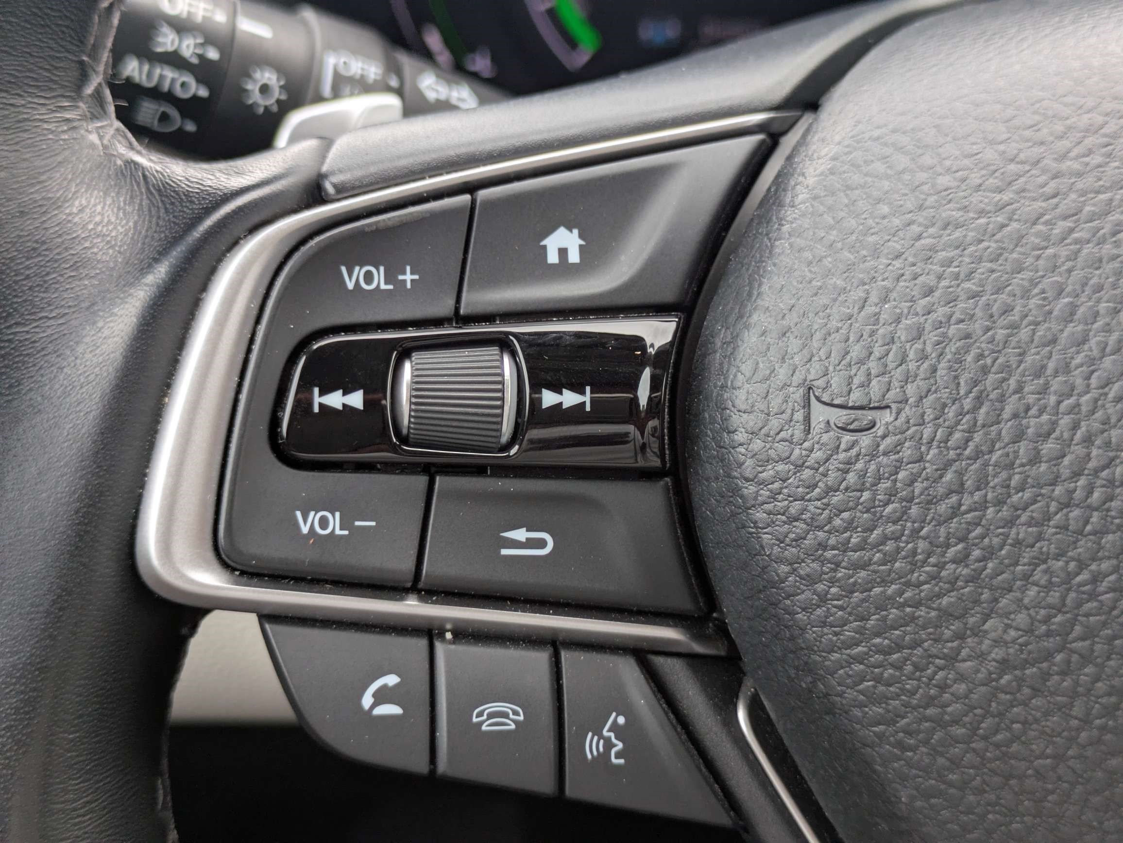 Used 2022 Platinum White Pearl Honda Touring image 30