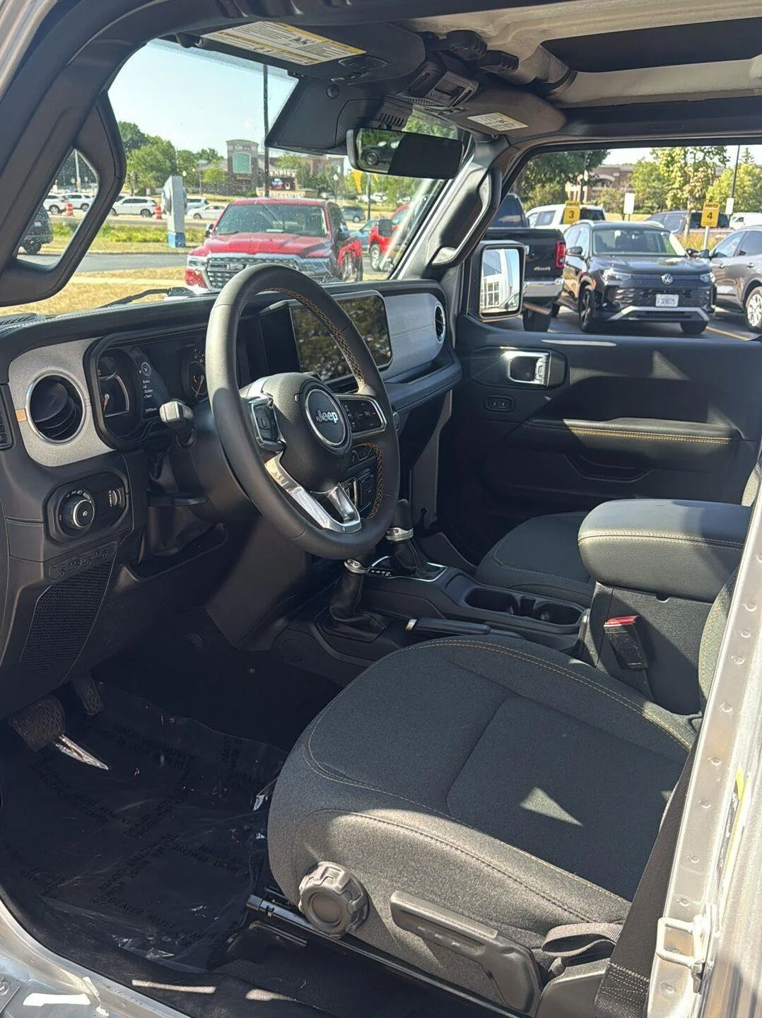 Used 2024 Silver Zynith Clearcoat Jeep Sahara image 7