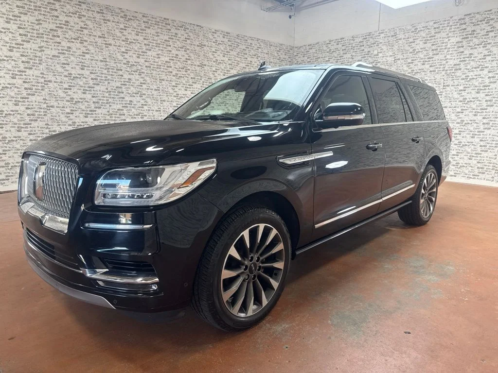 Used 2021 Infinite Black Lincoln Reserve image 3