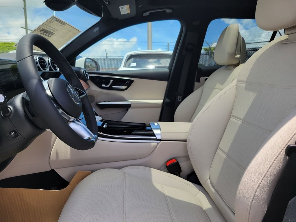 New 2026 Polar White Mercedes-Benz GLC 300 image 20