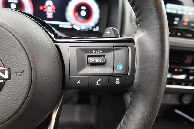Used 2023 Black Nissan Platinum image 21