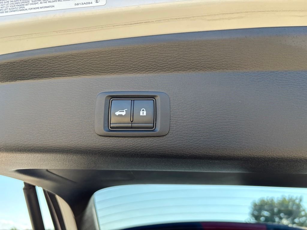 Used 2023 White Diamond Mitsubishi SE image 37