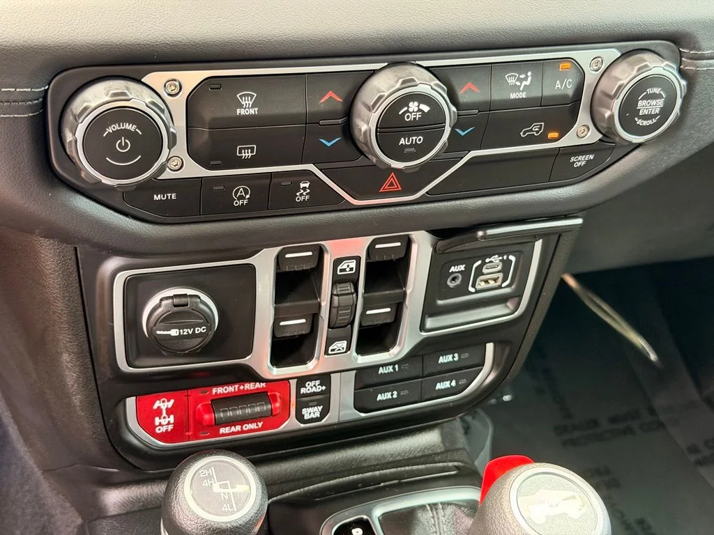 Used 2025  Jeep Rubicon image 40