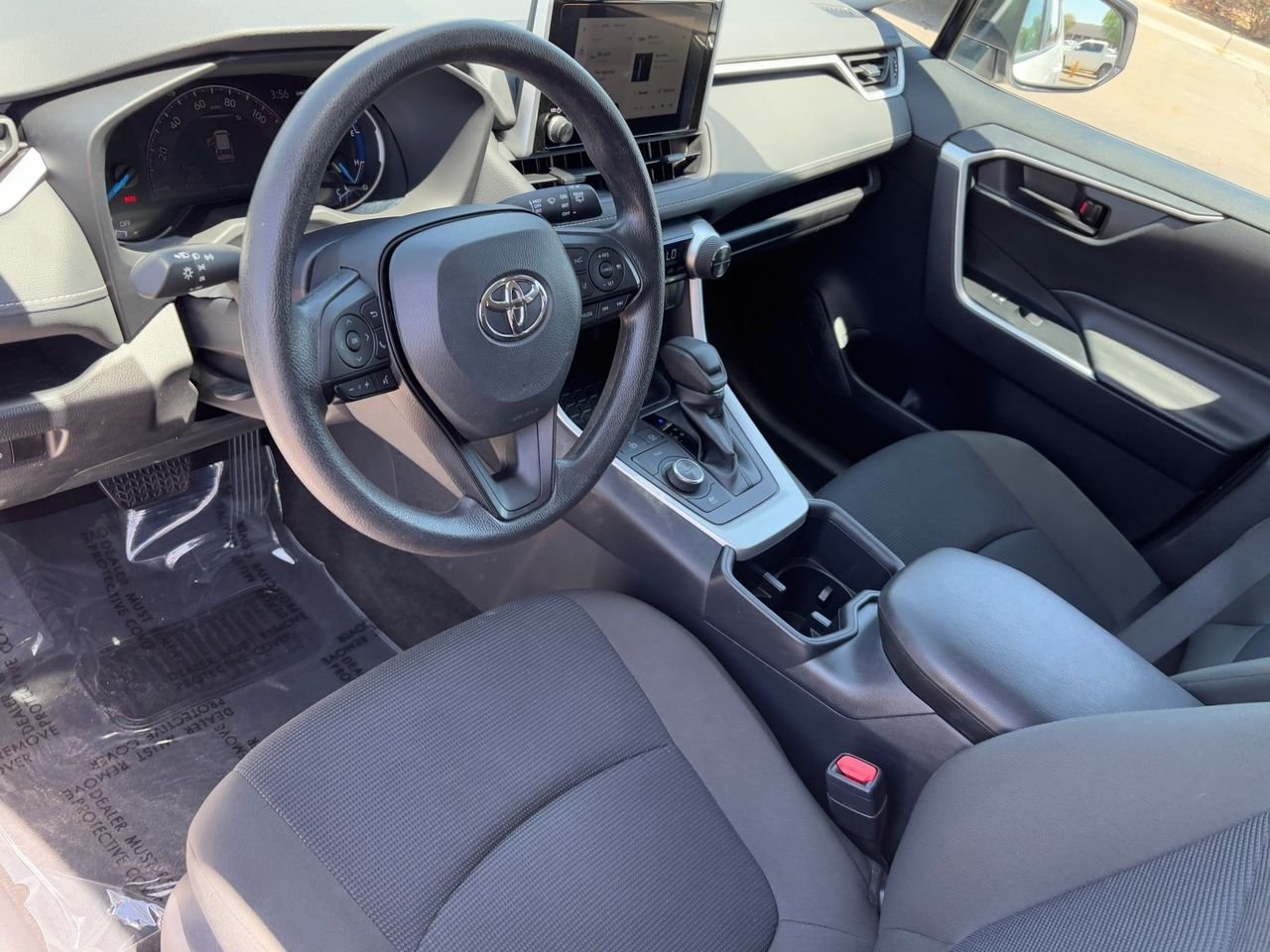 2025 Toyota RAV4 LE - Photo 16