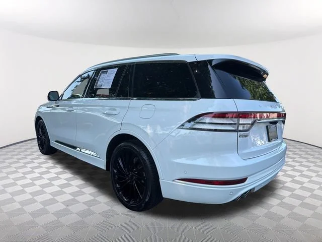 Used 2021 White Lincoln Reserve image 7