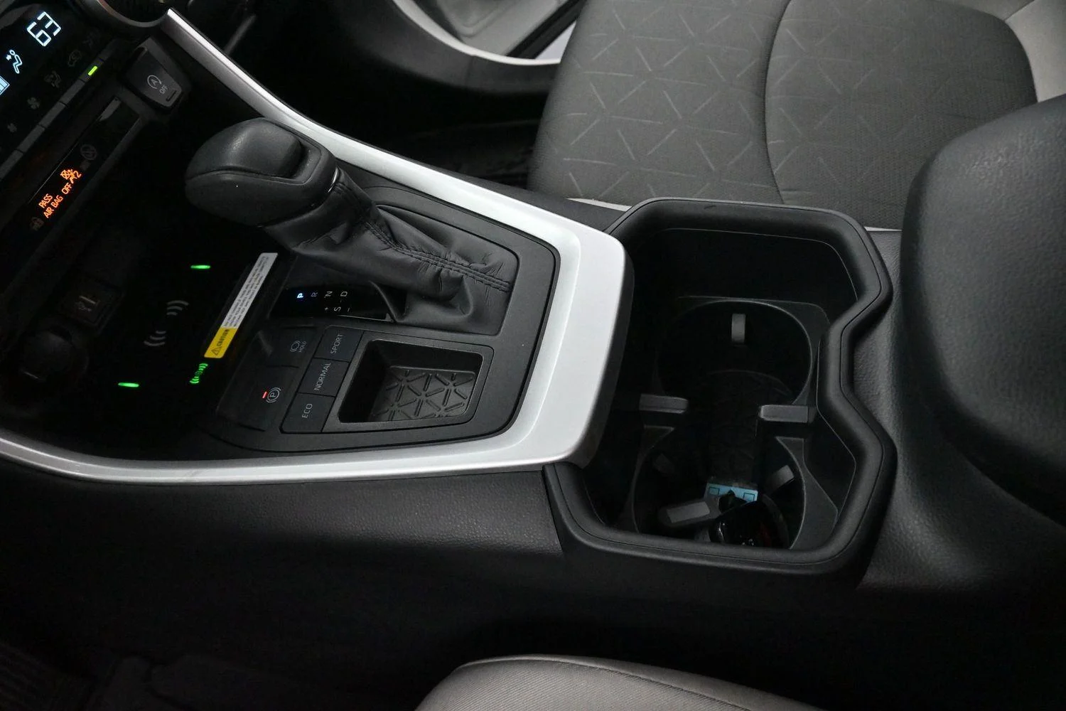Used 2025 White Toyota XLE image 23