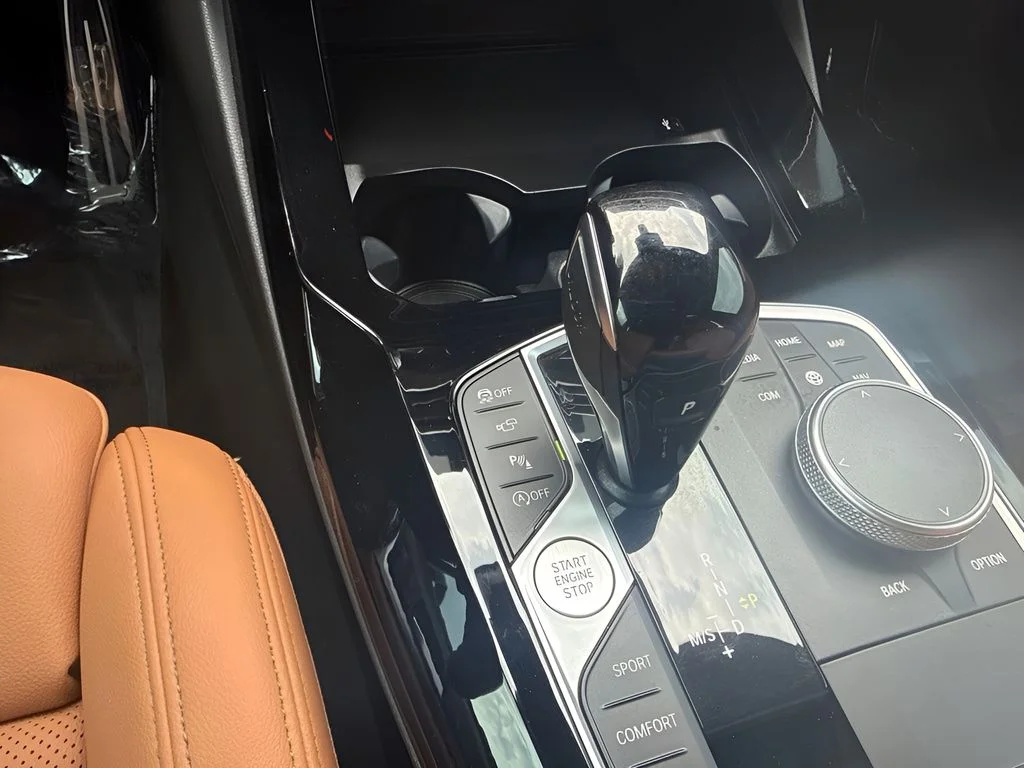 Used 2024 Gray BMW sDrive30i image 18