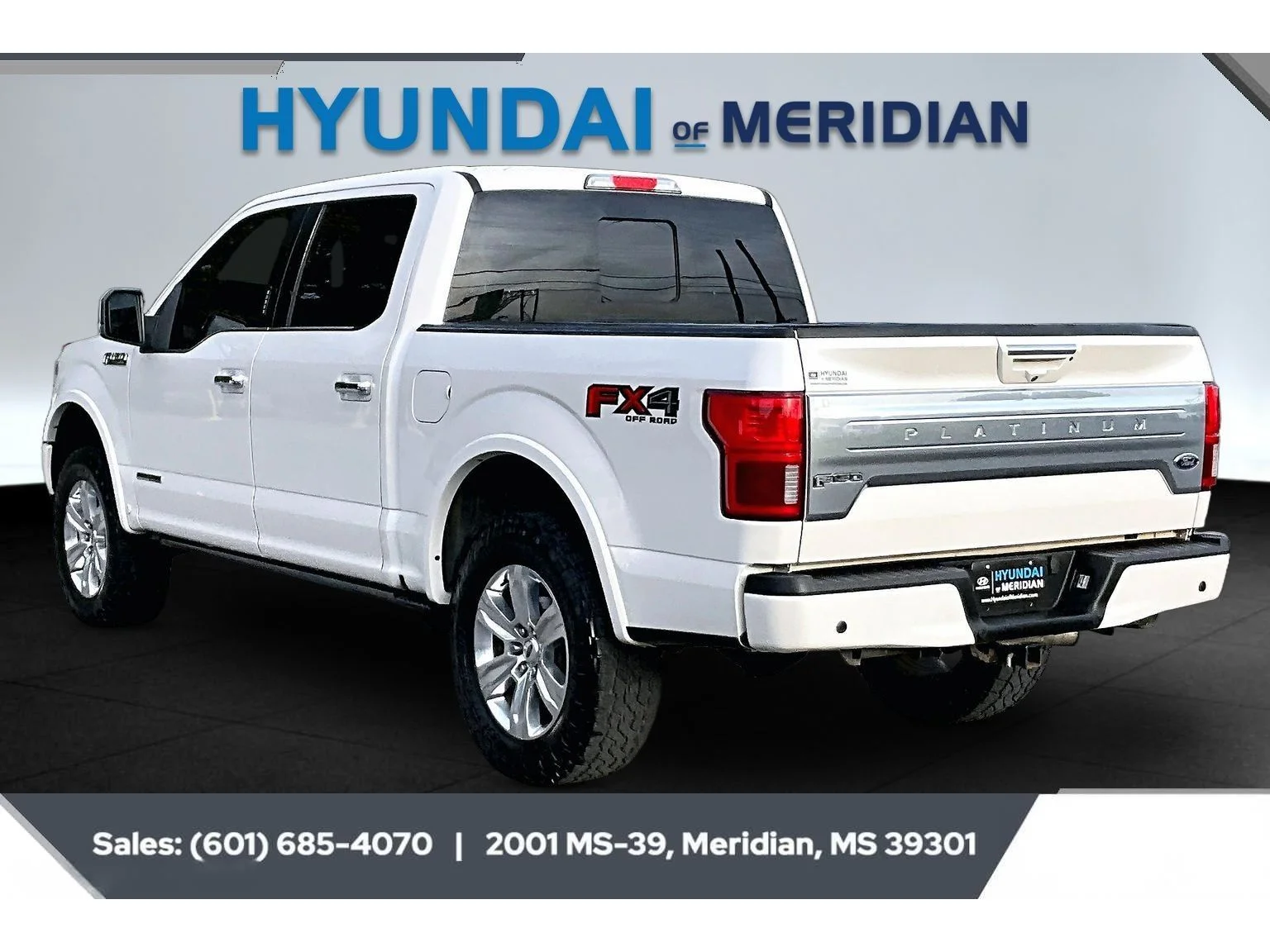 Used 2018 White Platinum Metallic Tri-Coat Ford Platinum image 2