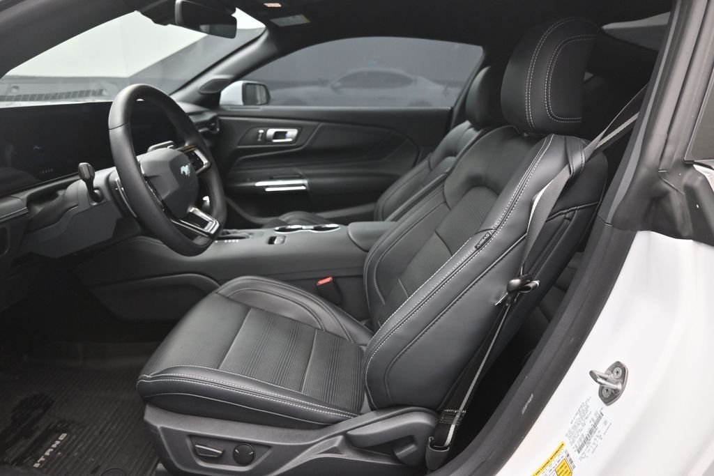 Used 2025 White Ford GT Premium image 27