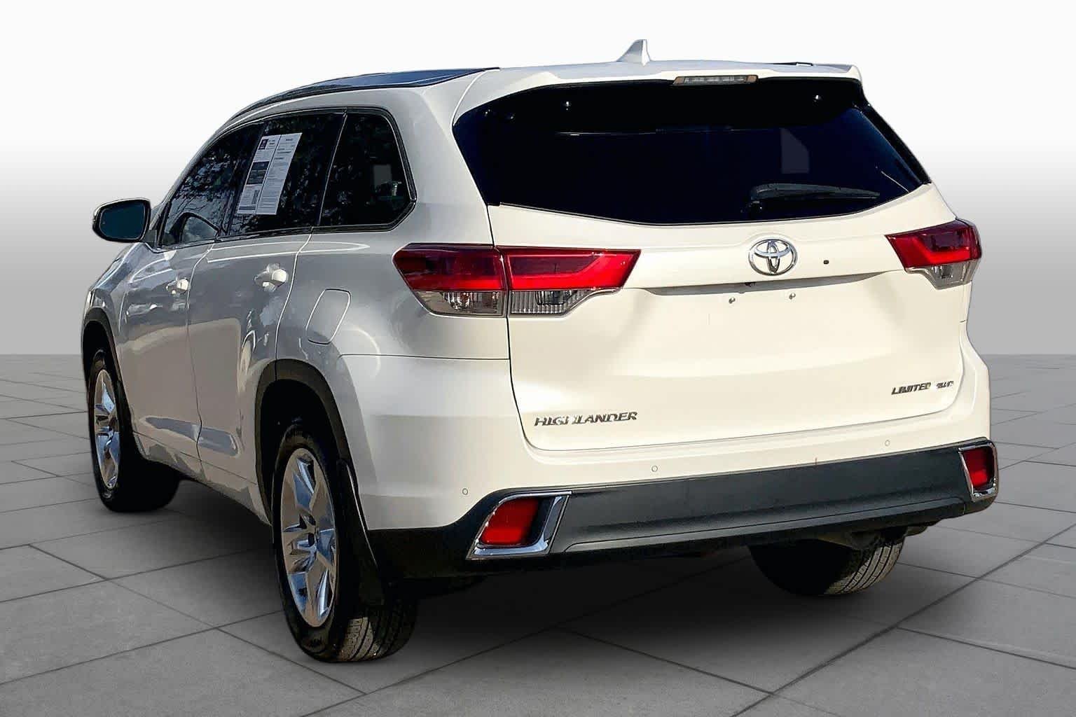 Used 2019 Blizzard Pearl Toyota Limited image 12