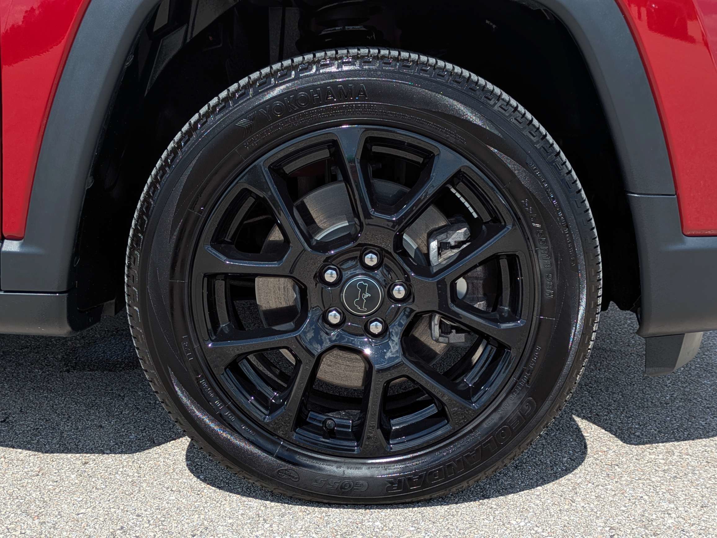 Used 2025 Red Hot Pearlcoat Jeep Latitude image 12