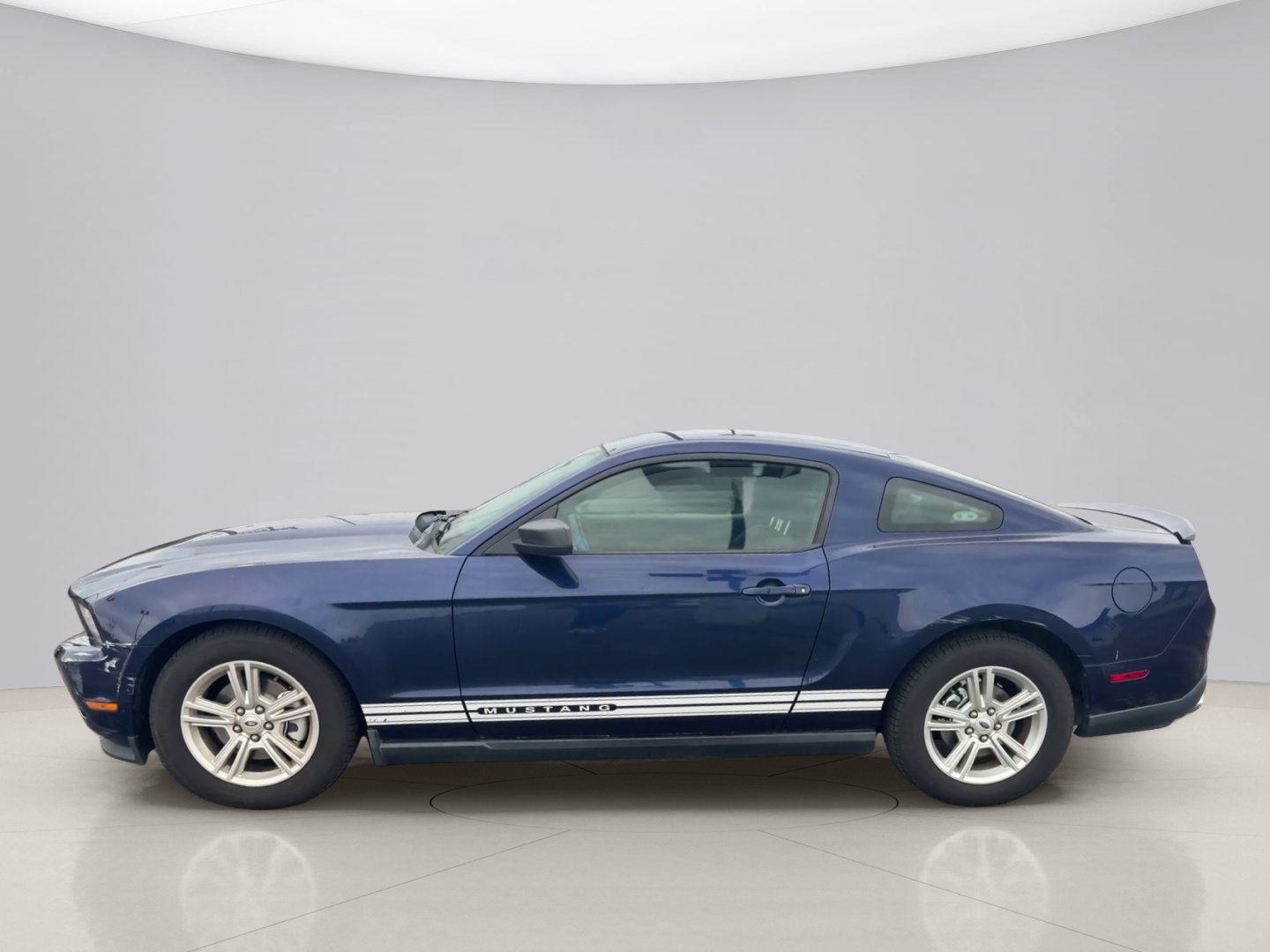 Used 2011 Blue Ford V6 COUPE image 2
