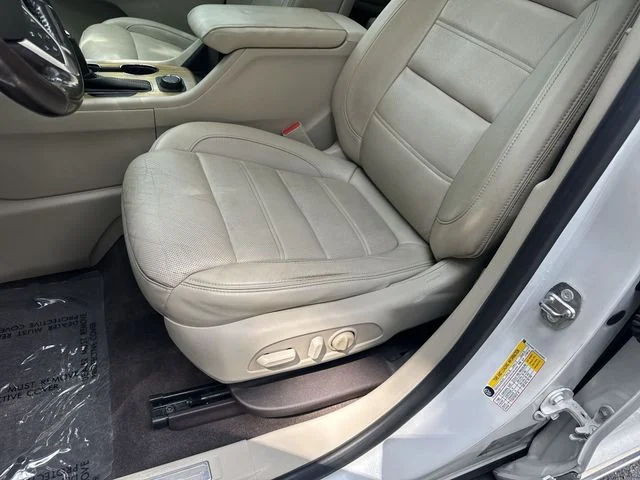Used 2018 White GMC Denali image 32