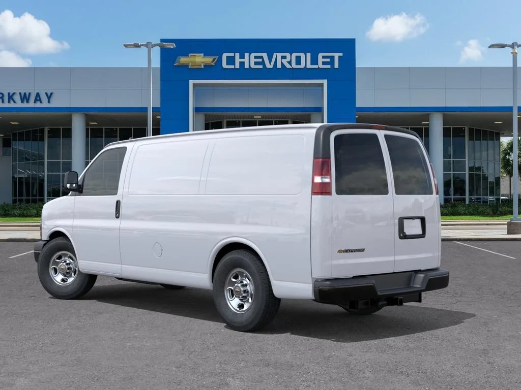 New 2025 Summit White Chevrolet WT image 3