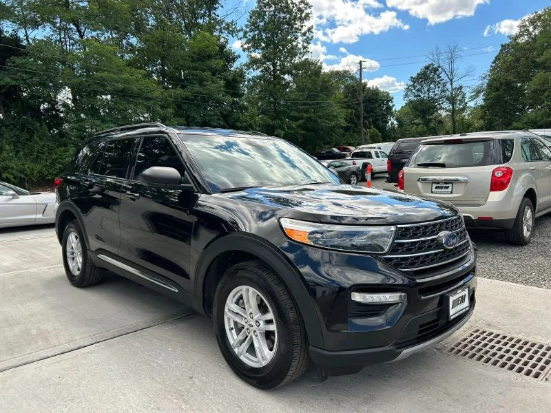 Used 2023 Black Metallic Ford XLT Sport Utility 4D image 15