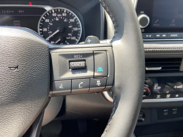 2025 Nissan Rogue SV - Photo 18