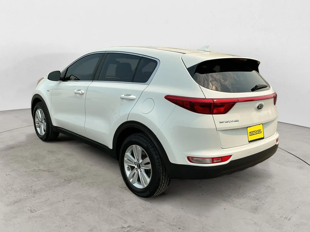 Used 2018 White Kia LX image 7